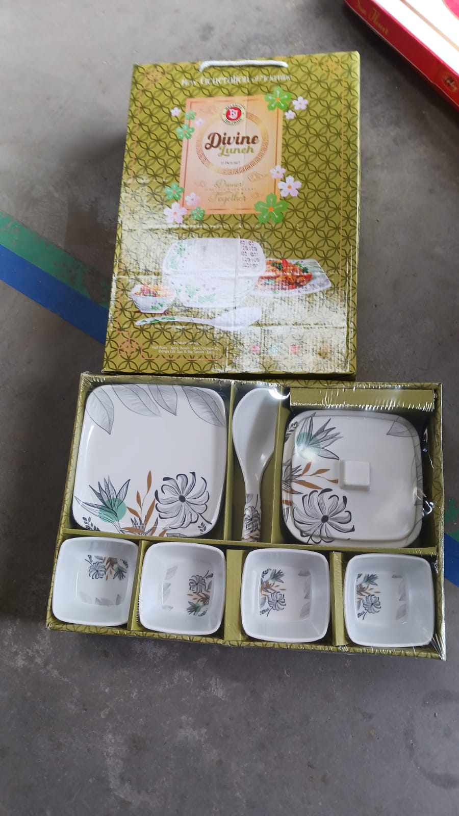 11-Piece Dinner Set with Donga