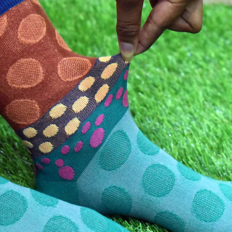 Breathable socks, turquoise with large dotted pattern and colorful cuff