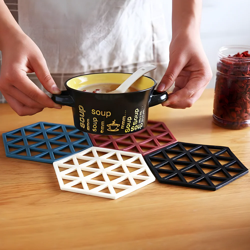 PVC heat-resistant mat with grid lattice design, stackable colored square pieces