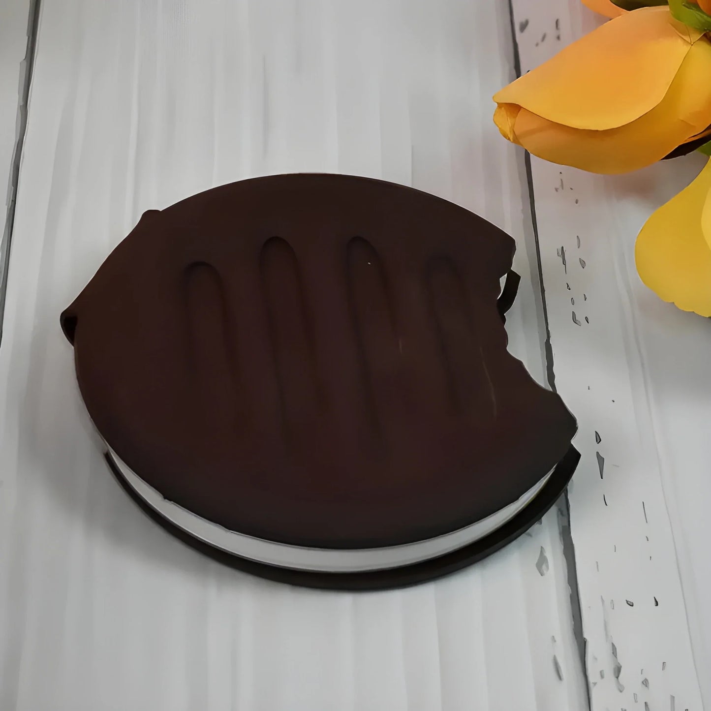 Scented writing notebook, round dark brown cover with metal ring binding