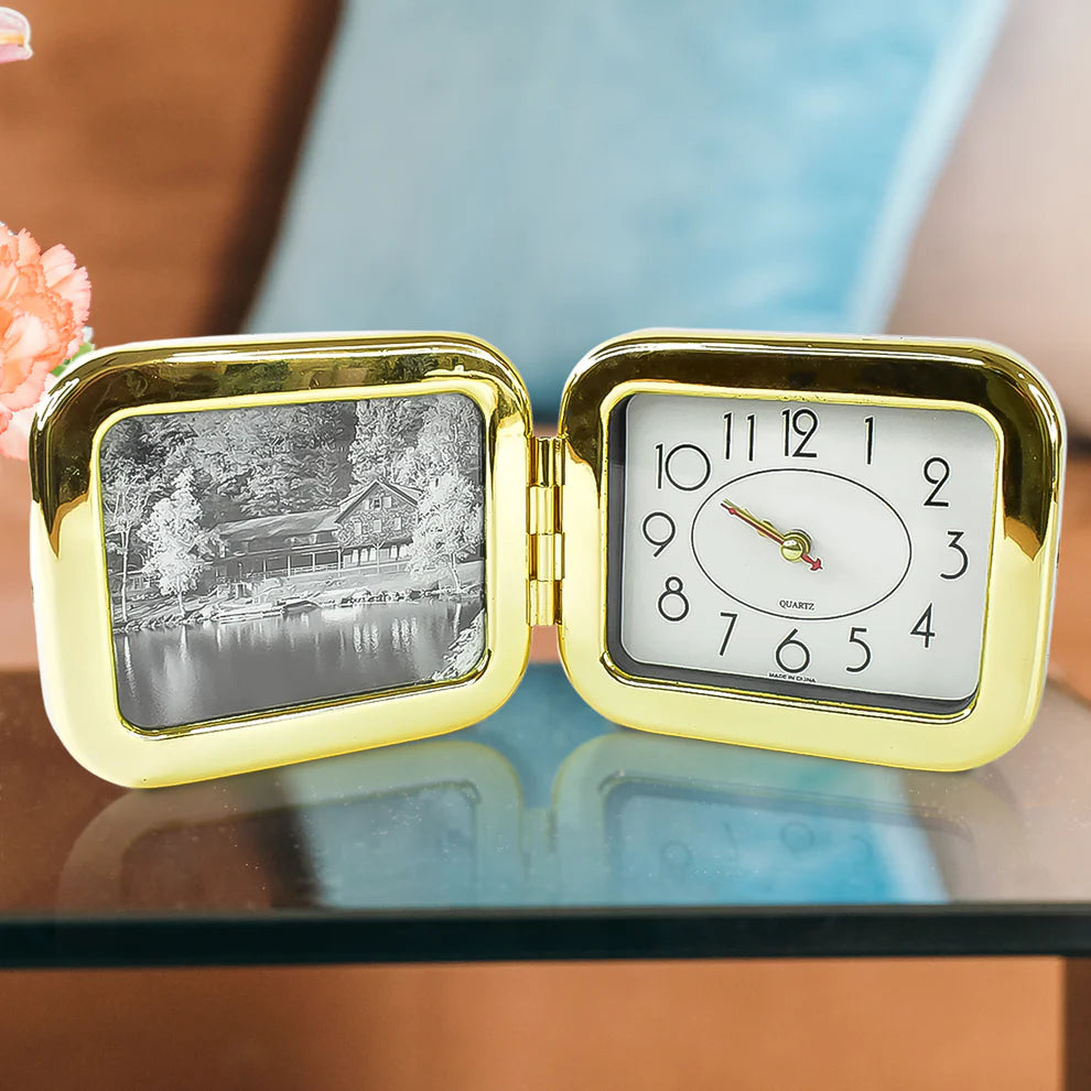 Portable foldable desk clock