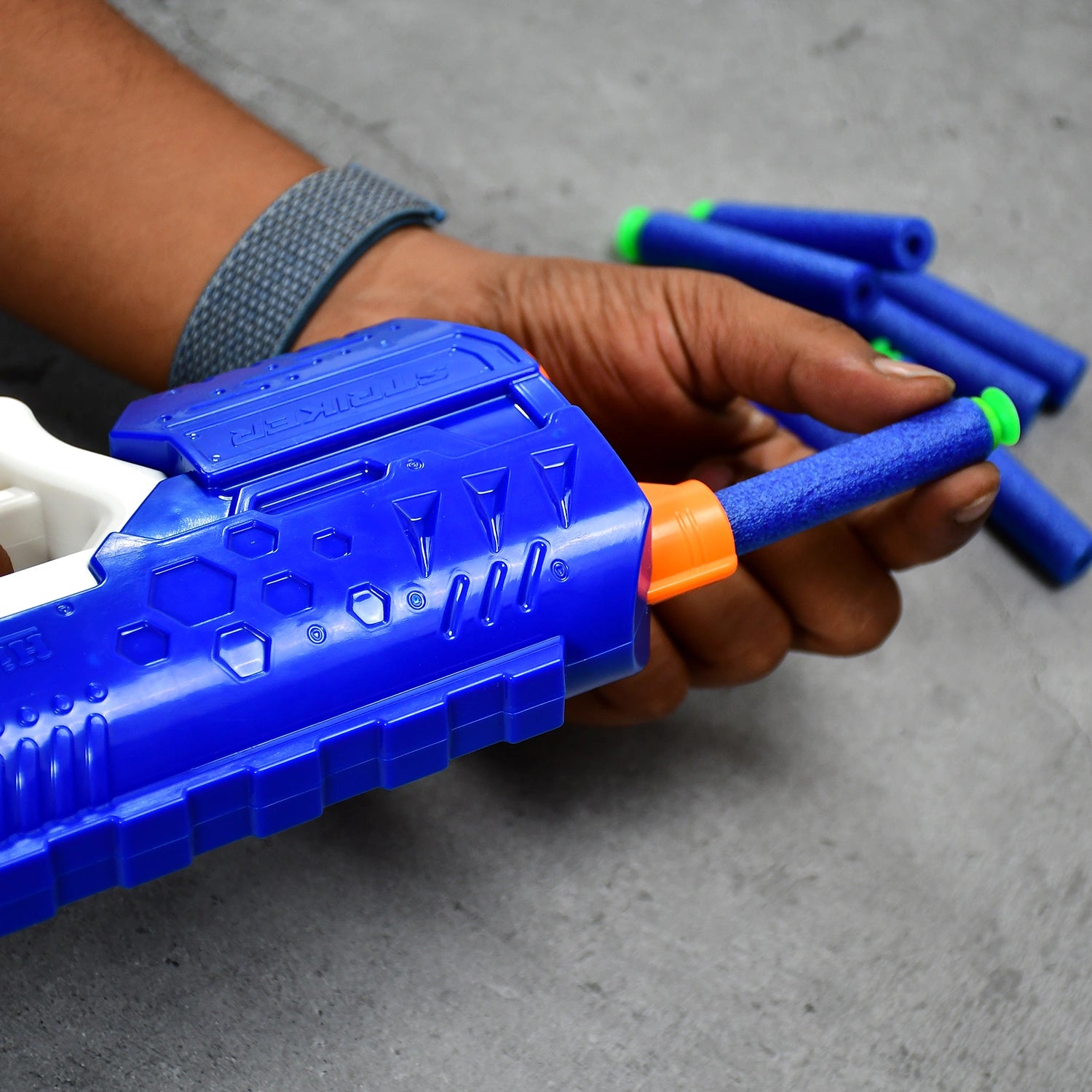 Hi-arm foam suction gun
