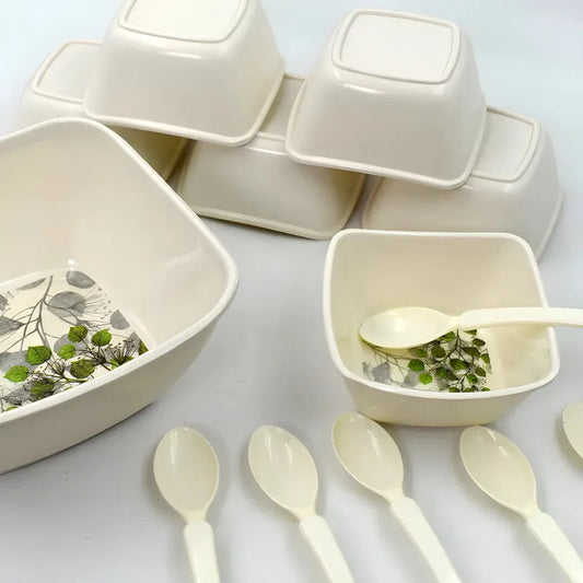 Pudding set with square and round bowls and matching spoons, light cream