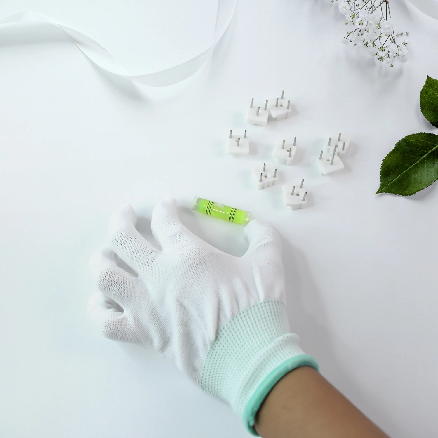 Picture hanging kit – all-in-one