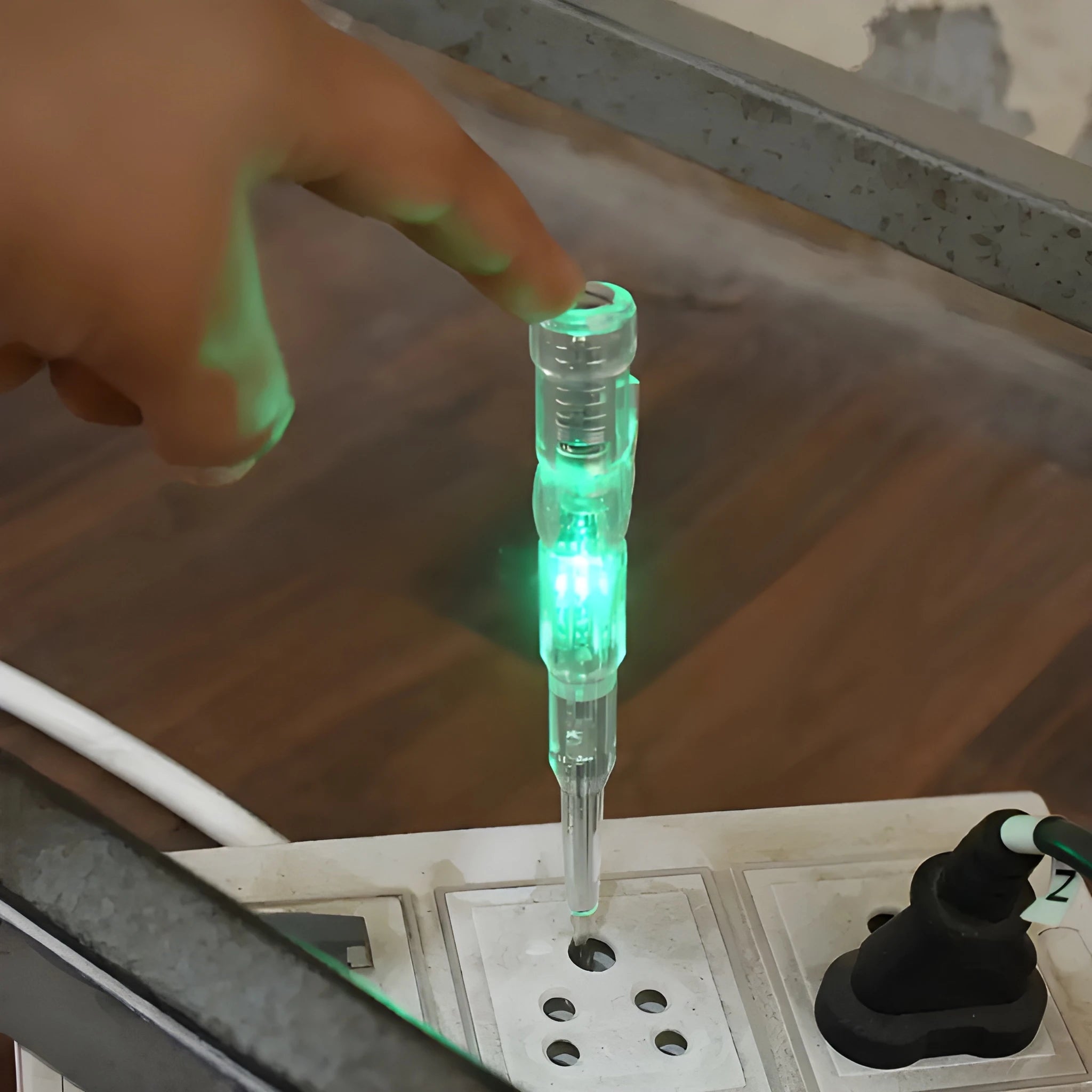 Smart voltage tester pen