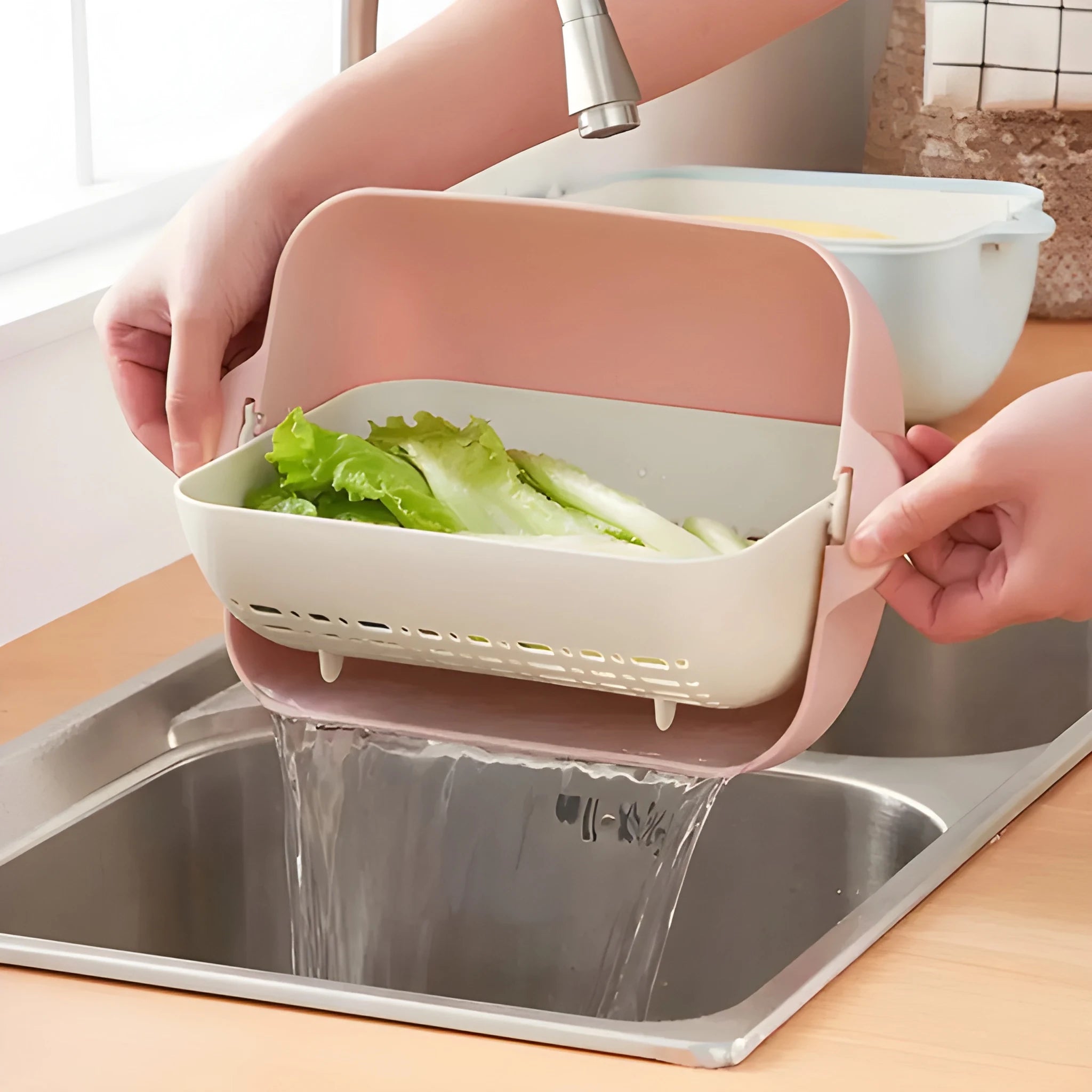 Tilt-and-drain colander bowl