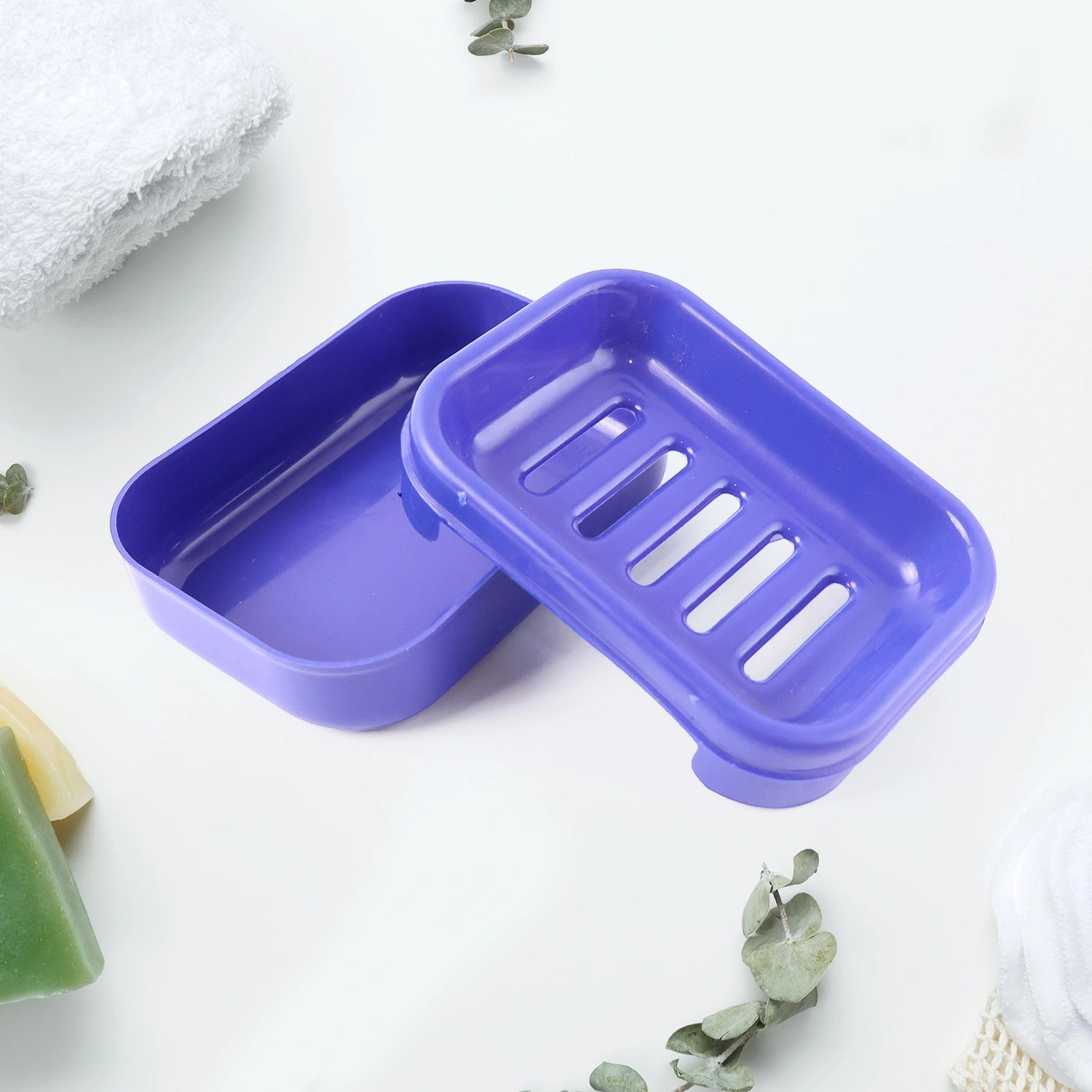 Plastic soap case with lid