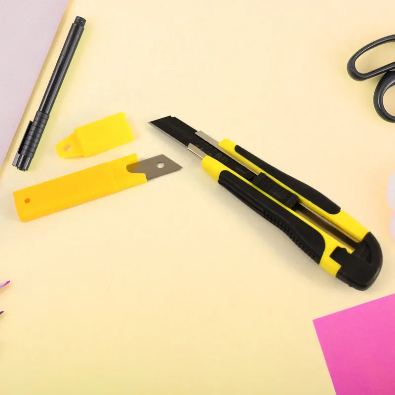 Cutter Knife Set With 1 Replacement Blades (1 Pc) - Hardware Fittings