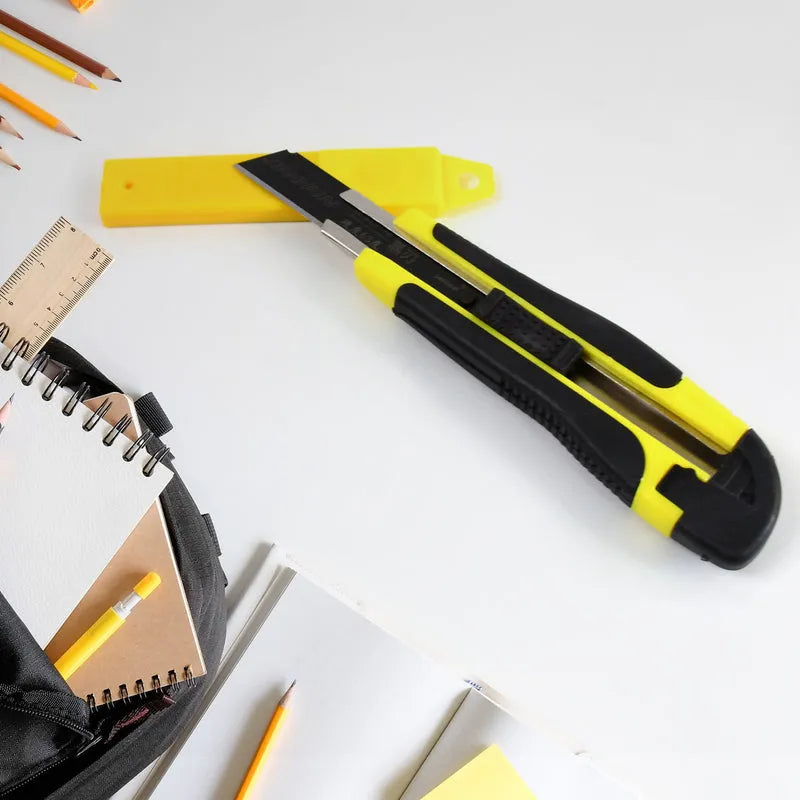 Cutter Knife Set With 1 Replacement Blades (1 Pc) - Hardware Fittings