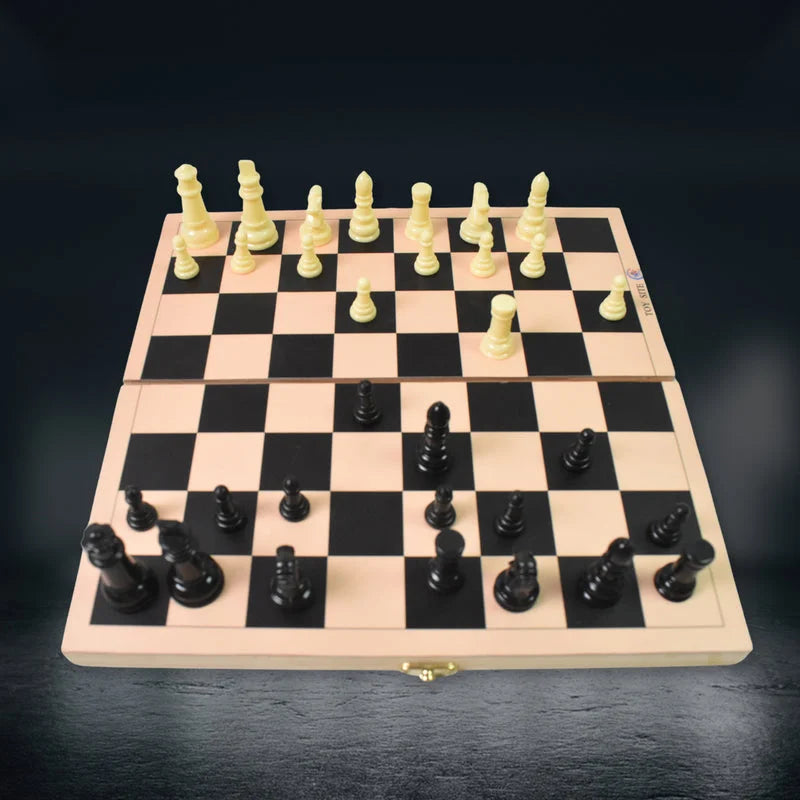 Folding wooden chess set