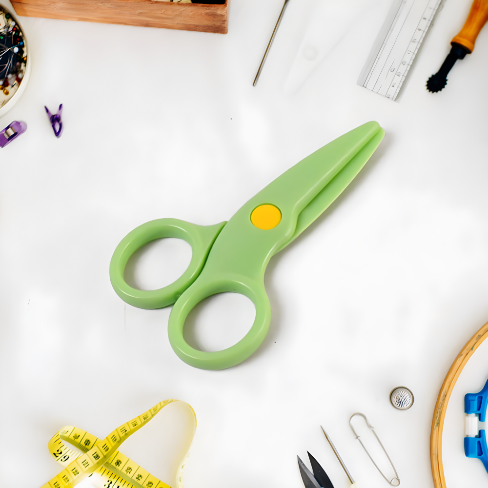 Plastic safety scissor